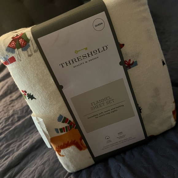 Holiday dog queen-sized sheet set - Picture 6 of 7